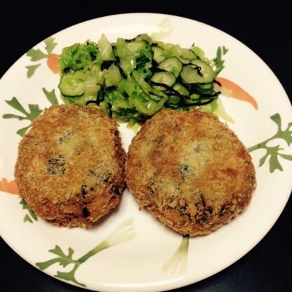 刻み昆布の煮物が余ったので、こちらのレシピを参考にリメイクしてみました。挽肉入りのコロッケよりもあっさりとした味で美味しかったです。